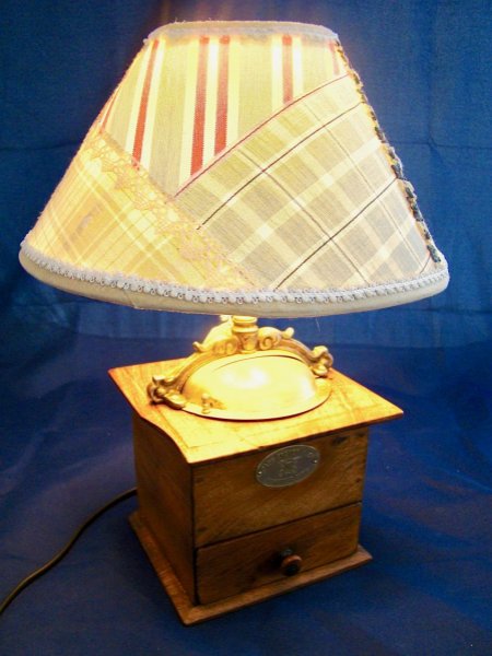 Lampada macinacaff&egrave; in stile country