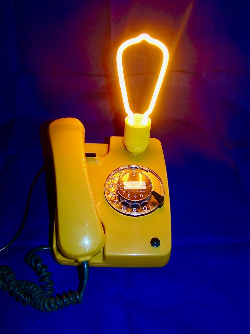 Lampada telefonica stile anni 80' Colonnello Mustard !