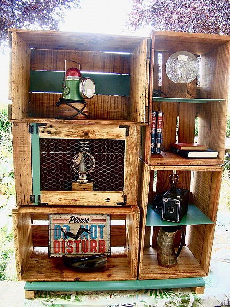 Meuble &eacute;tag&egrave;re modulable anciennes caisses marchande