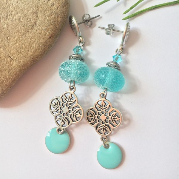 orecchini con perle in vetro lavorato a mano con effetto cielo dolce blu truchese