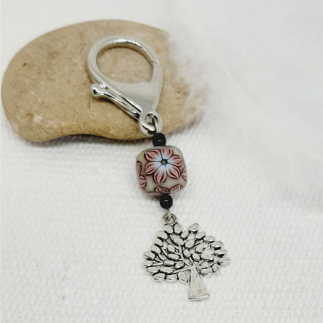portachiavi in argento con simbolo dell'albero della vita e perlina tonneua originale fatta a mano