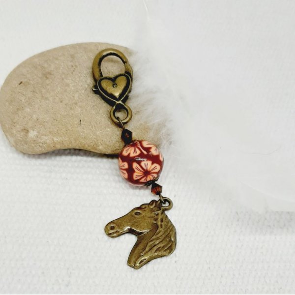 ciondolo portachiavi testa di cavallo colore bronzo e perla arancione e marrone fatto a mano