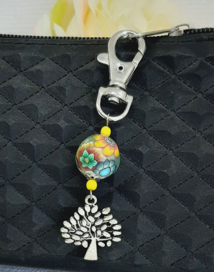 portachiavi in argento con simbolo dell'albero della vita e perla multicolore fatta a mano