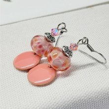orecchini di design rosa salmone con perla trasparente fatti a mano