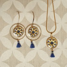 Parure boucles d'oreille et collier enluminure fleur or/bleue