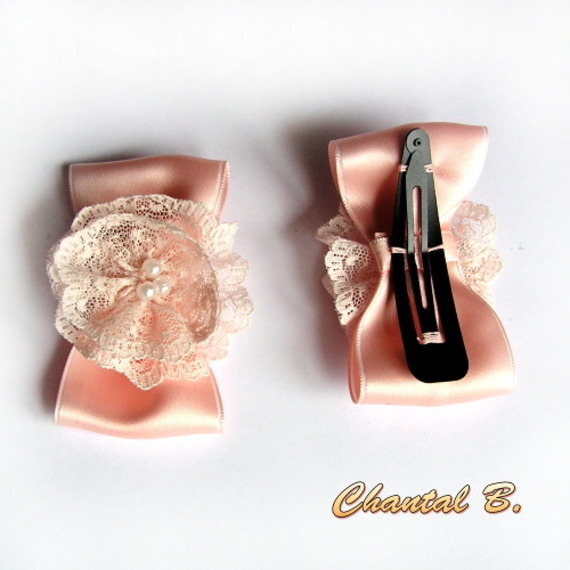 barrettes accessoire coiffure mariage noeud satin saumon et fleur de dentelle