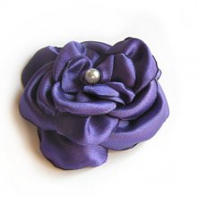 fiore di raso viola e perla fatto a mano per l'accessorio da sposa