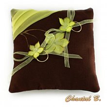 cuscino nuziale con cioccolato e fiori di seta all'anice tema natura