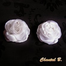 clip scarpe da sposa fiore di raso bianco e pistilli bianchi accessorio cerimonia nuziale sera