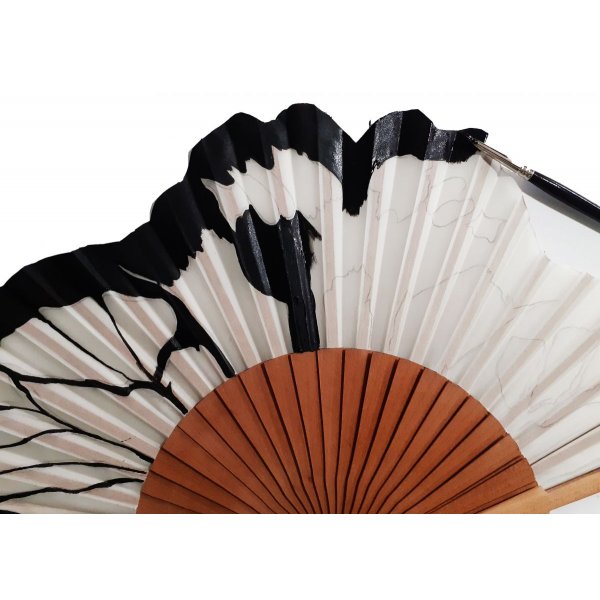 Eventail en satin de coton dessin&eacute; et peint &agrave; la main "R&ecirc;ve bleu"