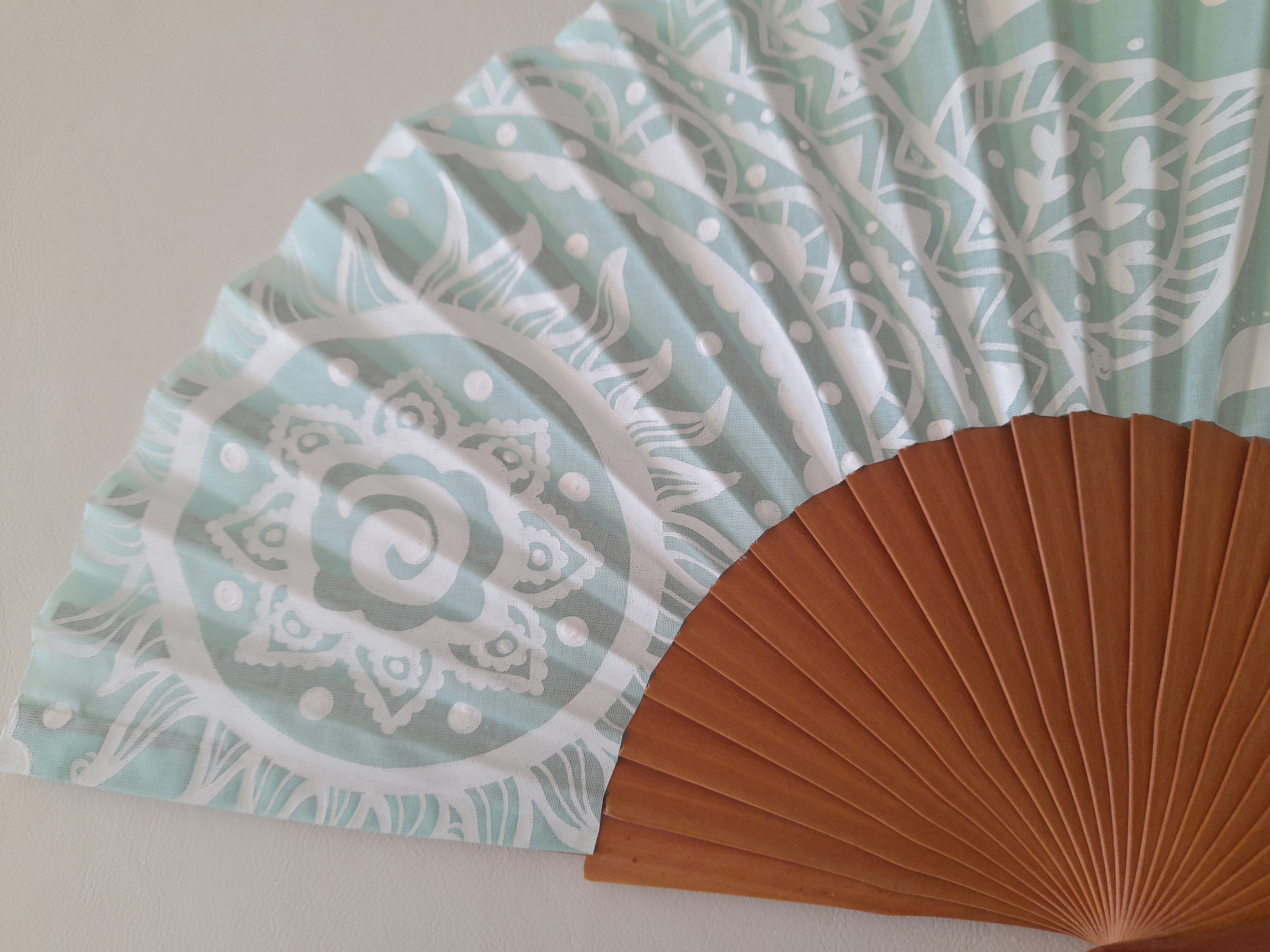 Eventail en coton peint &aacute; la main " Moorea"