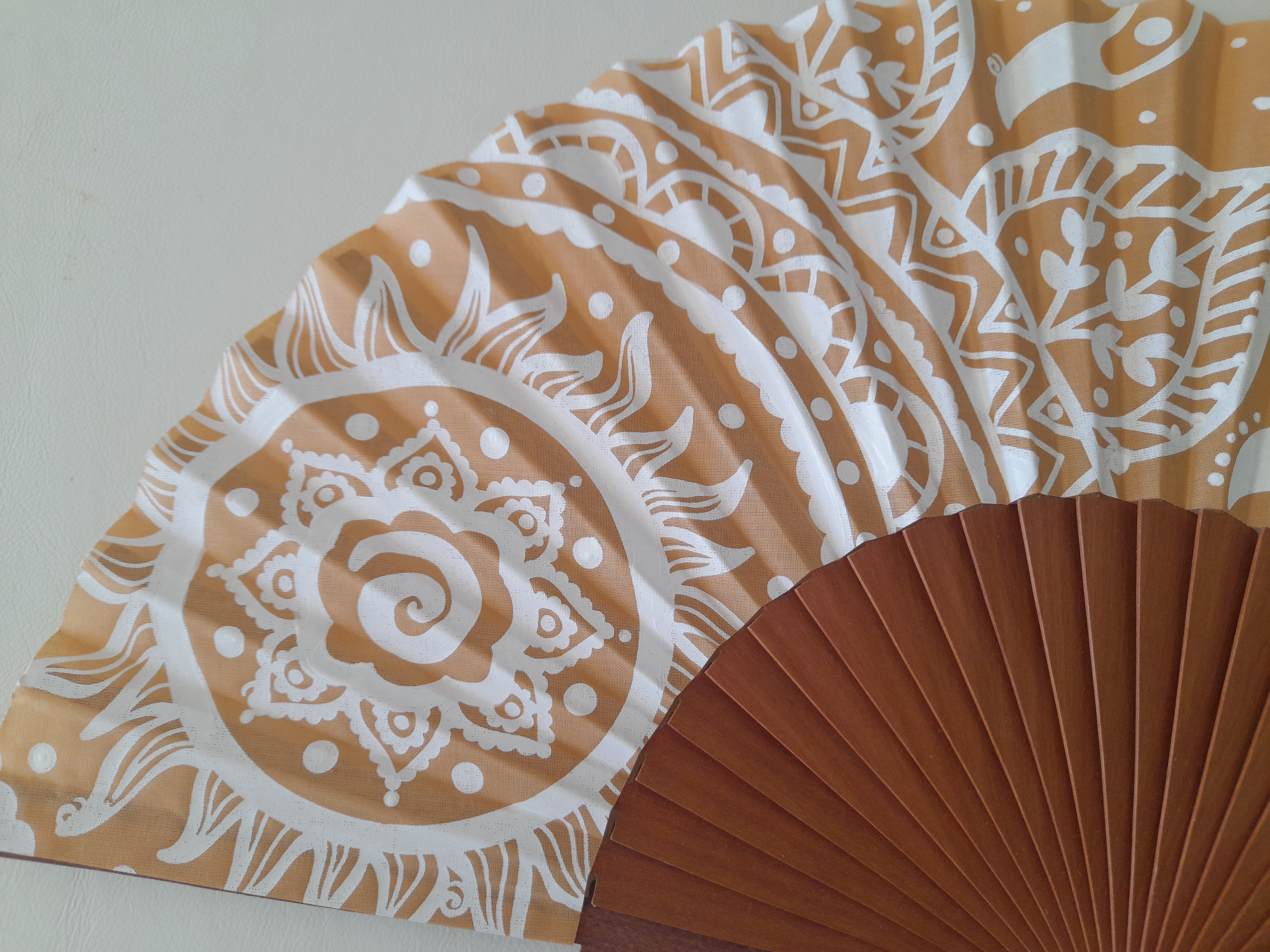 Eventail en coton peint &aacute; la main " Hawa&iuml;"