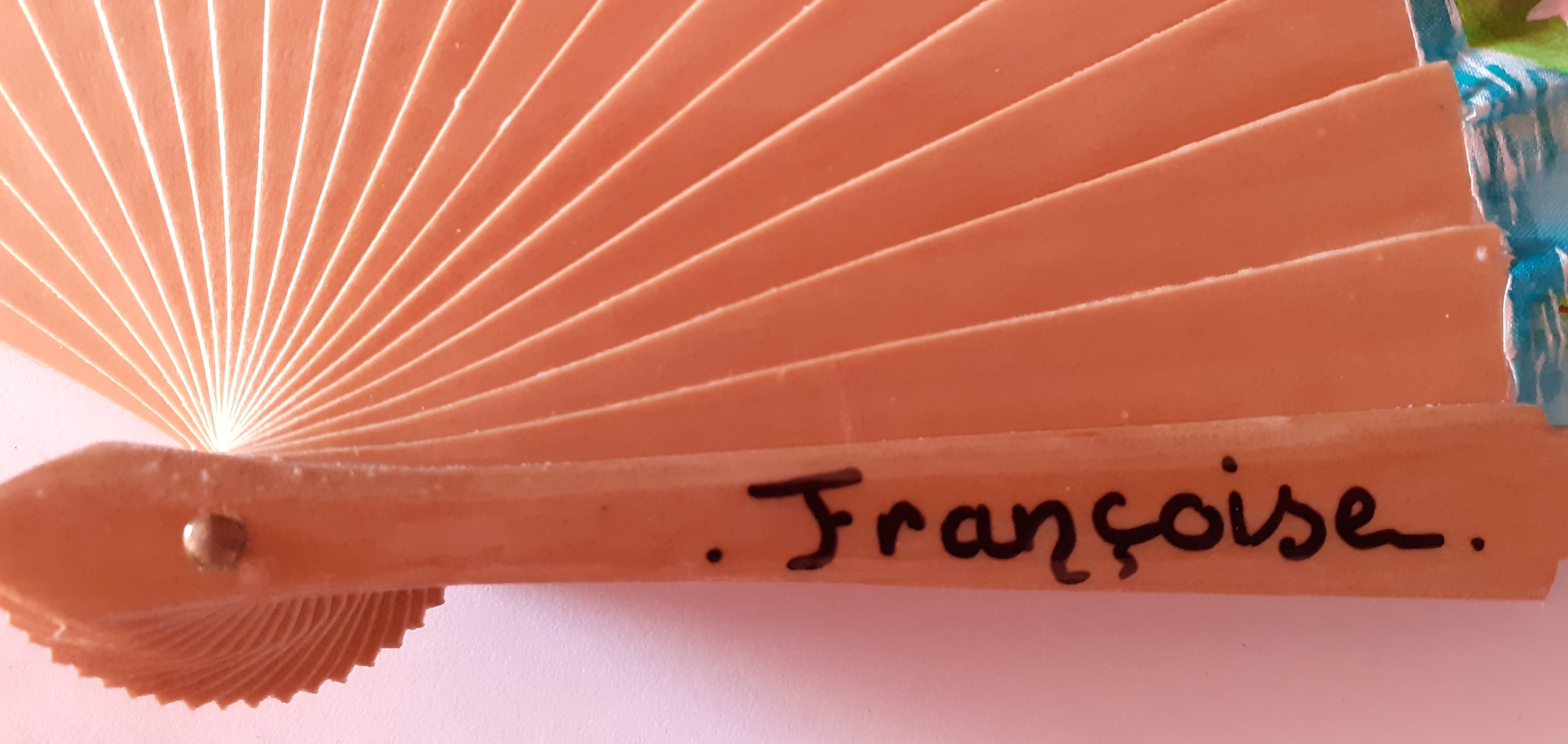 Ventaglio in raso disegnato e dipinto a mano "Piano Pianissimo