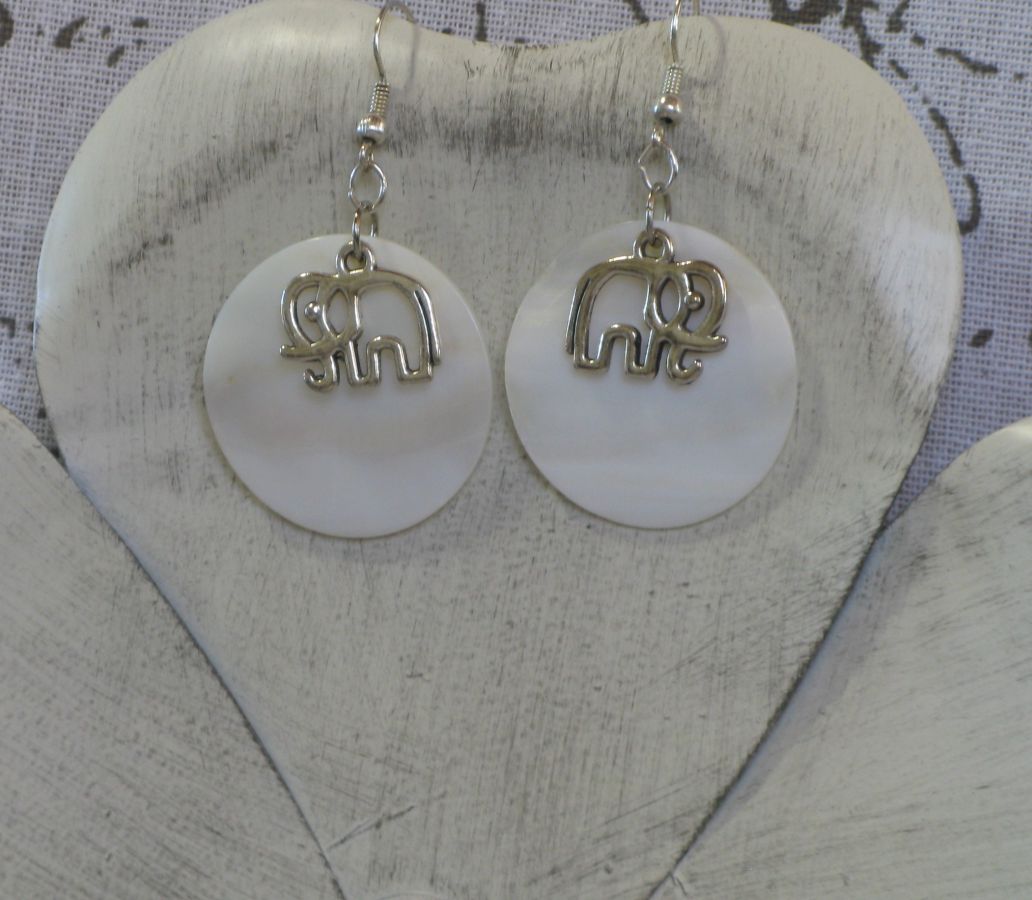 Boucles d'Oreille Fantaisie pour Femme, Eléphants sur perle nacrée, Création Unique