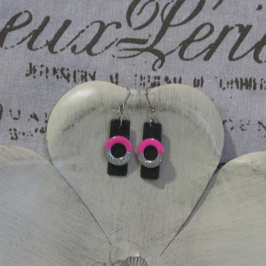 Boucles d'Oreilles pour Femme en Ardoise et Métal Emaillé Rose vif et Argent Pailleté