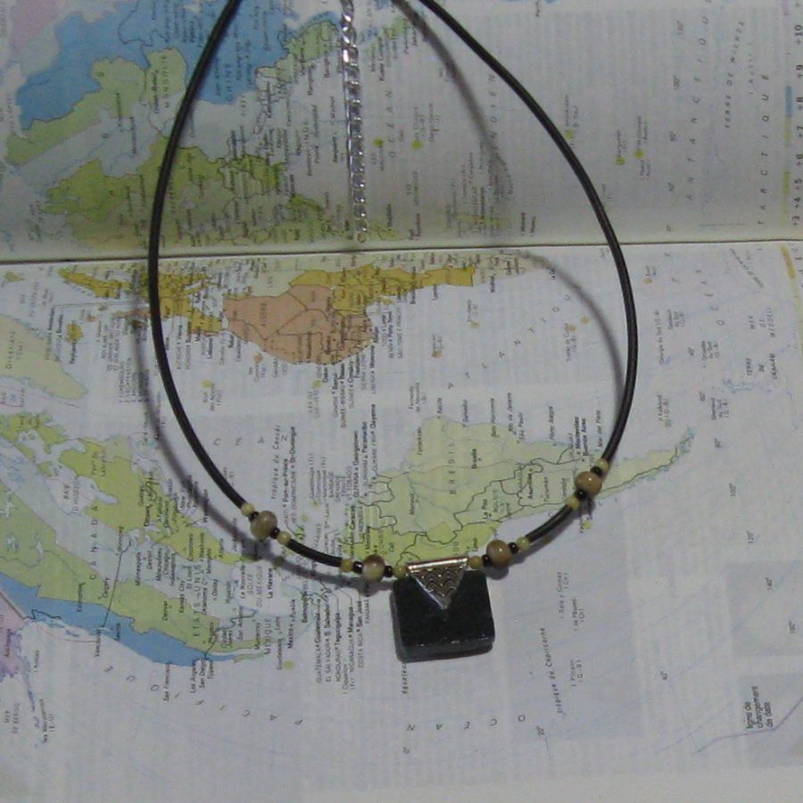 collier femme et ado beige et noir de style etnique nature, fait main