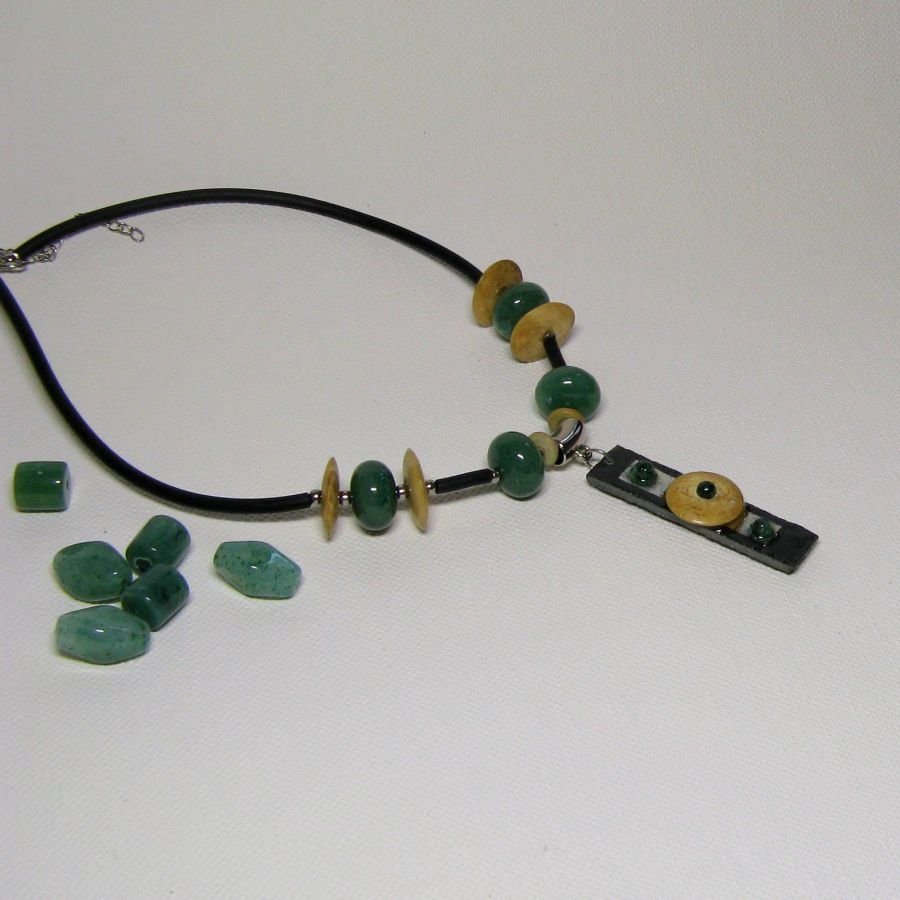 Gros Collier pour Femme en Ardoise Bois et Jade, Création Artisanale 