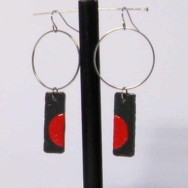 Grande Boucles d'oreille pour Femme en Ardoise Emaillée Rouge monté sur un Gros Anneau ,personnalisable, création unique