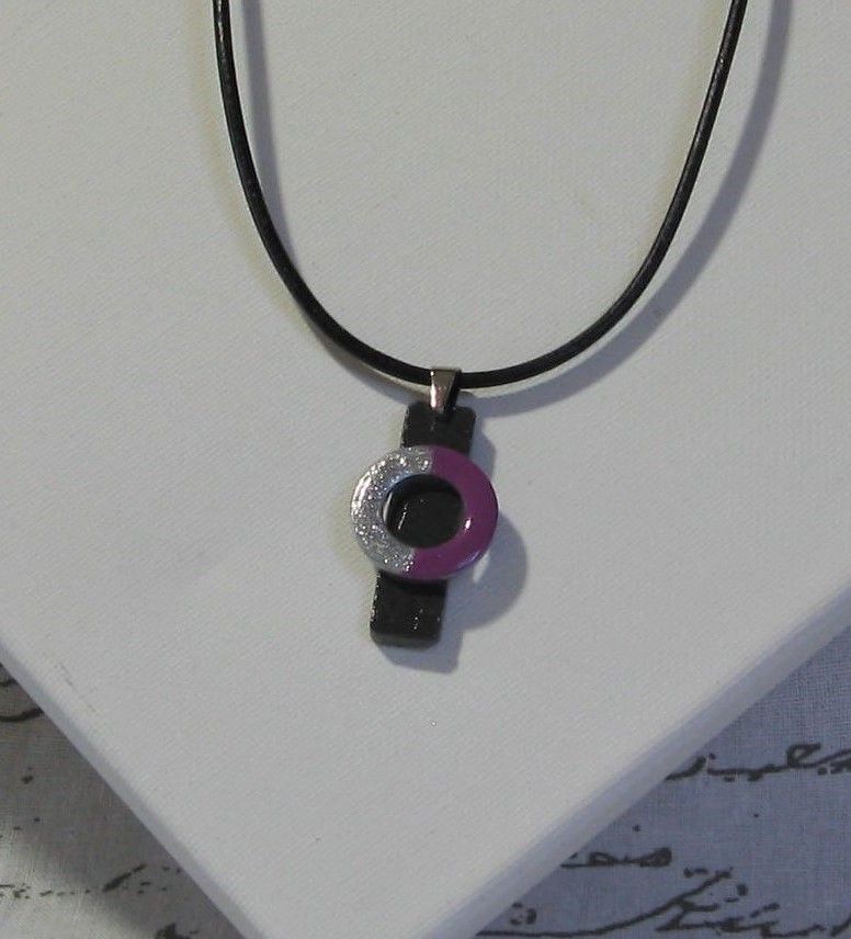 Pendentif Moderne pour Femme, Création en Ardoise et Email Violet et Argent pailleté, Création Unique