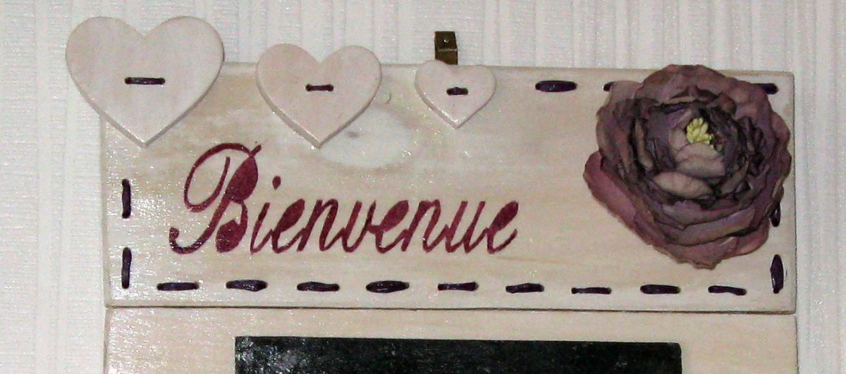 Quadro floreale shabby chic "Welcome" in legno riciclato e ardesia, creazione unica