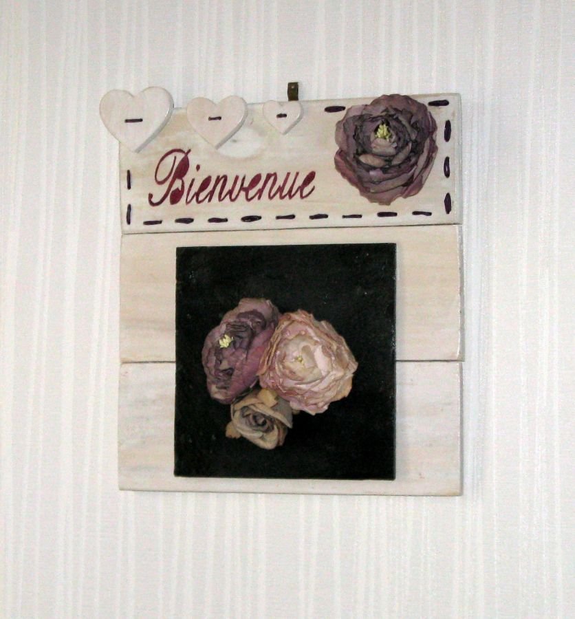 Quadro floreale shabby chic "Welcome" in legno riciclato e ardesia, creazione unica