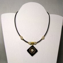 collier pendentif perles et or