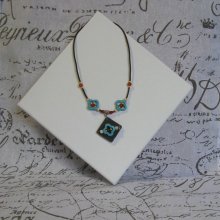 Collana di perle Howlite in ardesia e turchese per donna, montaggio in silicone nero, creazione unica