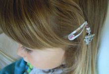 Piccole barrette di perle e strass per bambine