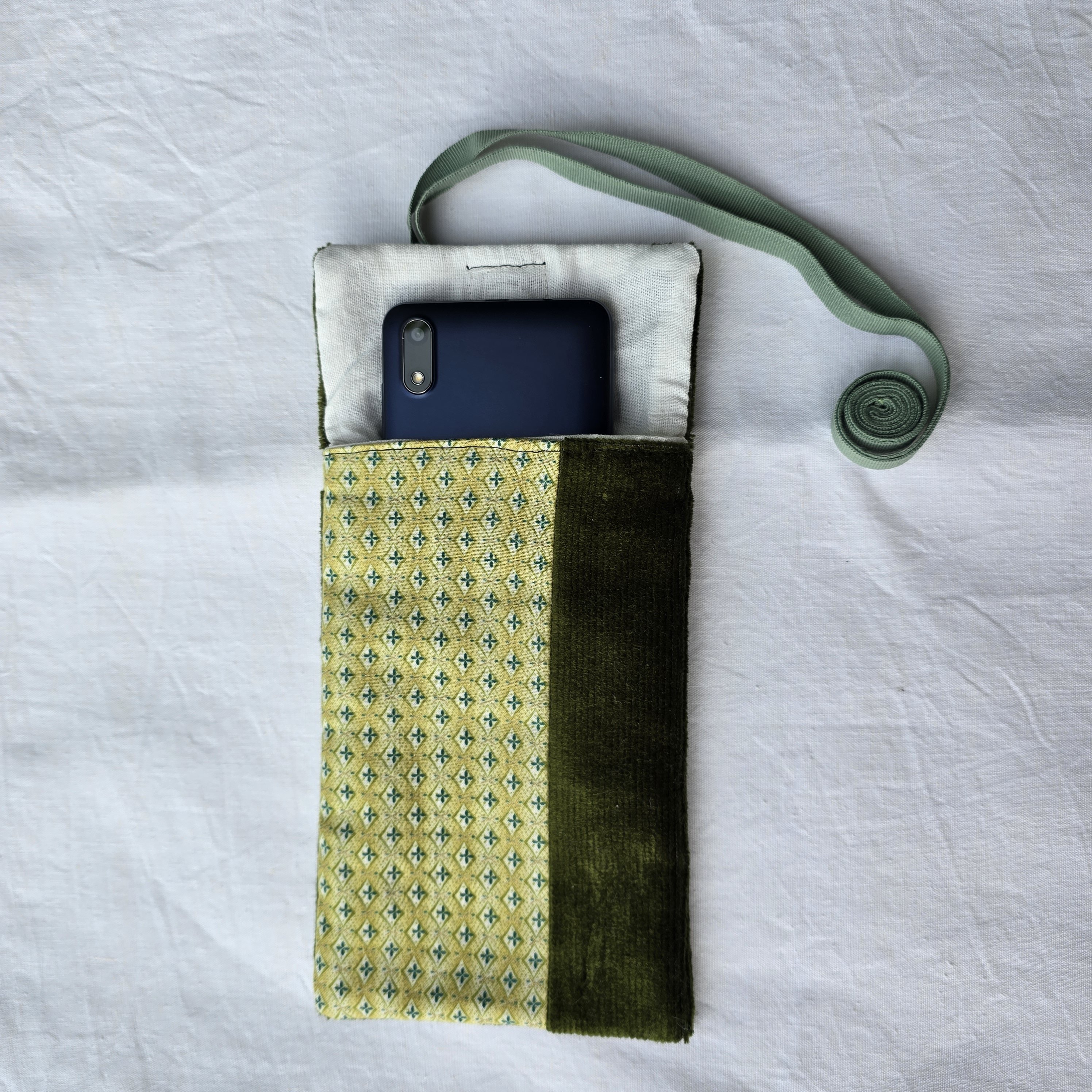 Pochette en tissu pour t&eacute;l&eacute;phone, avec bandouli&egrave;re