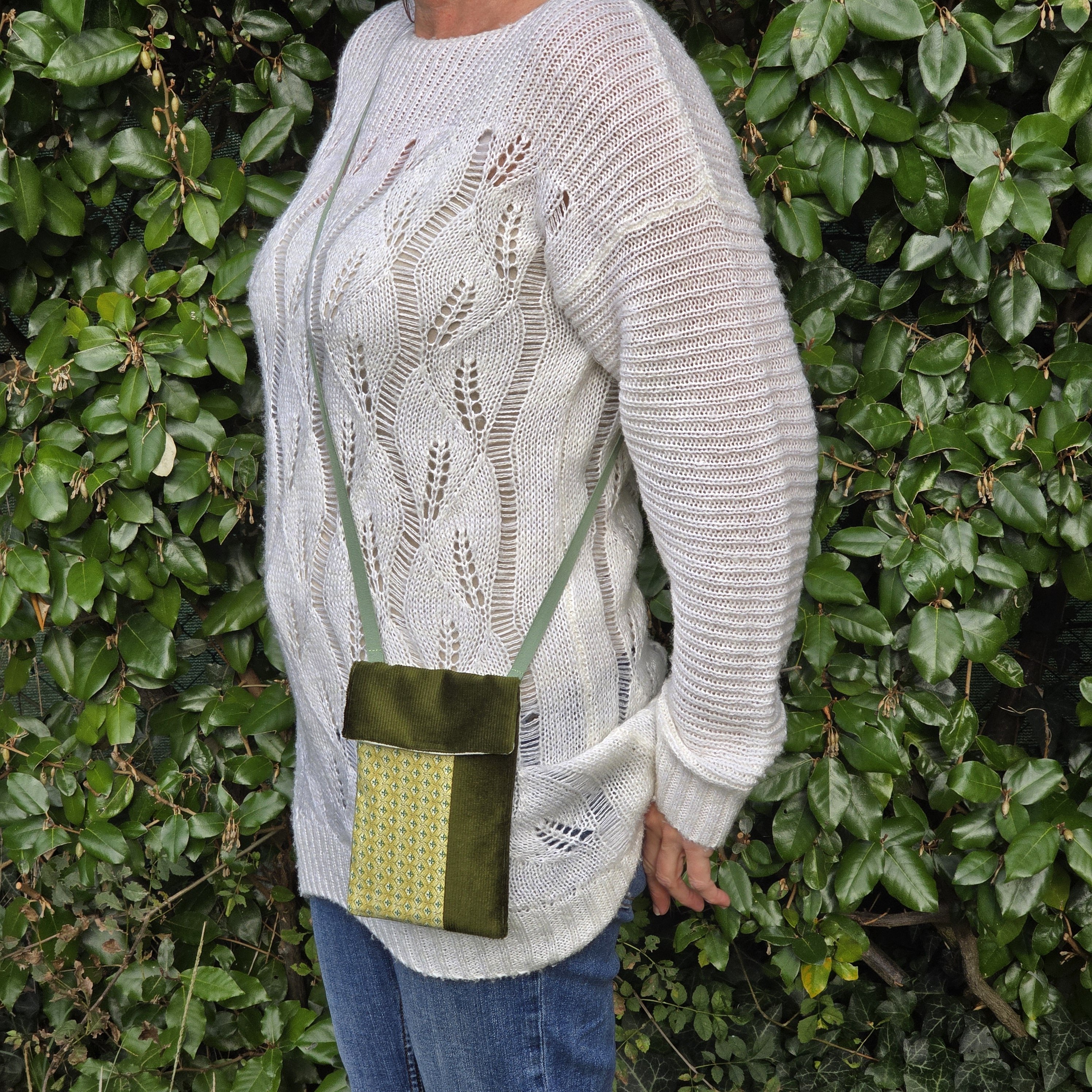 Pochette en tissu pour t&eacute;l&eacute;phone, avec bandouli&egrave;re