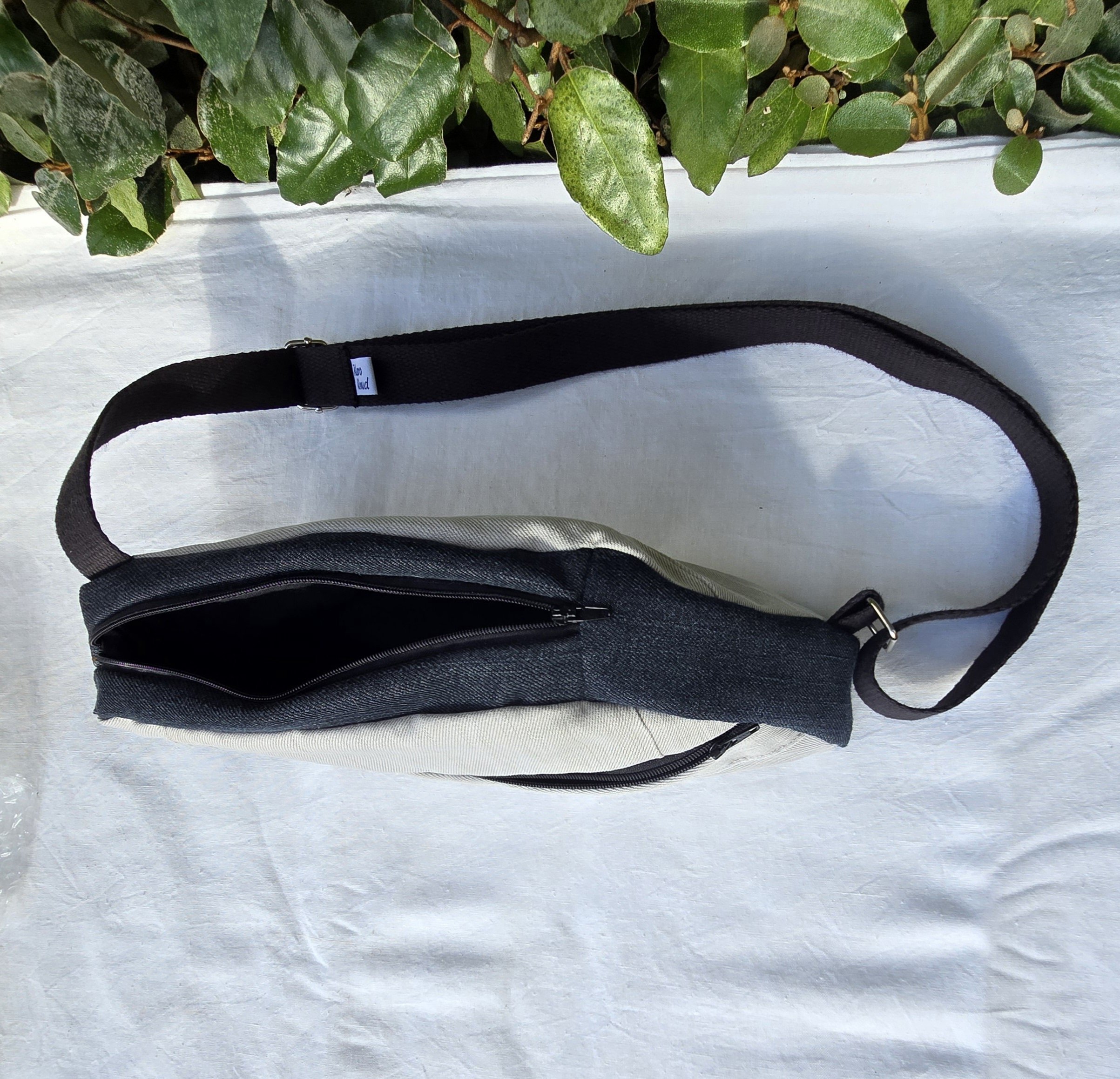 sac banane r&eacute;invent&eacute;, design unique, en jean upcycling