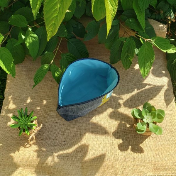 trousse de toilette en jean et coton imprim&eacute;