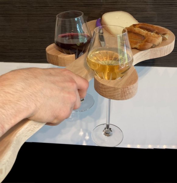 Tagliere in legno di faggio naturale FSC modello chitarra posto per 2 bicchieri