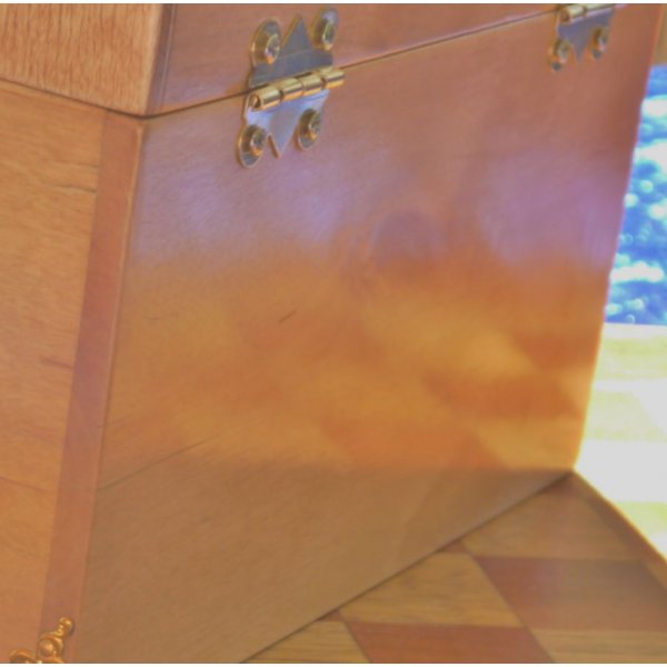 Bellissima cassapanca curva in betulla marmorizzata, legno massiccio dei Pirenei 