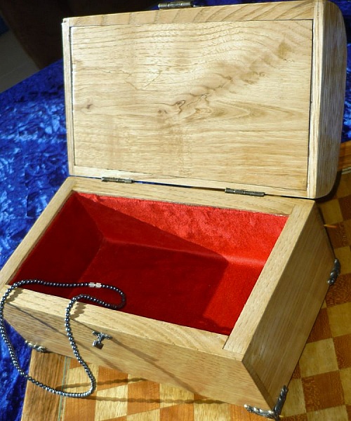 Bellissima cassapanca ad arco in legno di castagno dei Pirenei 