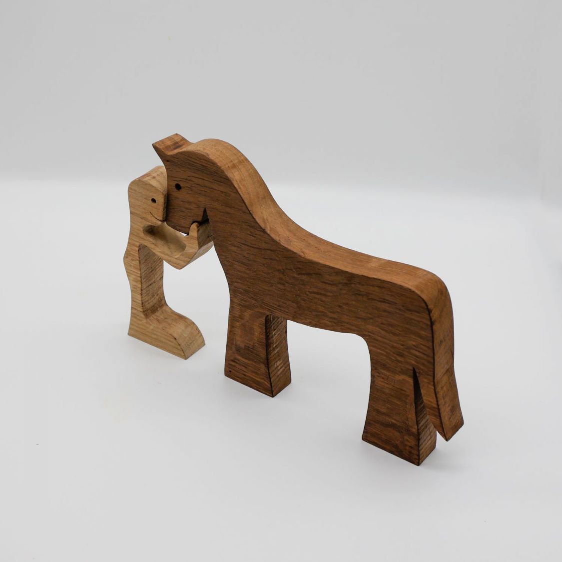 Statuetta in legno dell'uomo e del suo cavallo