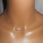 Collana girocollo in argento 925 con piccole perle di cristallo rosa e ad ala