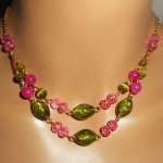 Collana in vetro di Murano e cristallo rosa e verde su catena d'acciaio