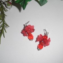Orecchini a fiore rosso con perle di cristallo