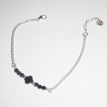 Bracciale con fiori e pietre di ematite su catena d'argento 925