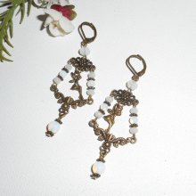 Orecchini con nappe di cristallo bianco e fata su traversine di bronzo