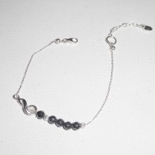 Bracciale originale con note musicali e perline di ematite su catena d'argento 925