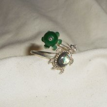 Anello originale in argento 925 con tartaruga abalone e pietra di giada verde