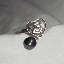 Originale anello in argento 925 con angelo a cuore e pietra ematite