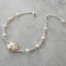 Bracciale di perle coltivate e medaglia con occhio di Santa Lucia su catena d'argento 925
