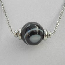 Collana solitario con pietra di agata nera marmorizzata e perline in acciaio inossidabile