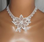 Collana da cerimonia in pizzo bianco con cristalli Swarovski