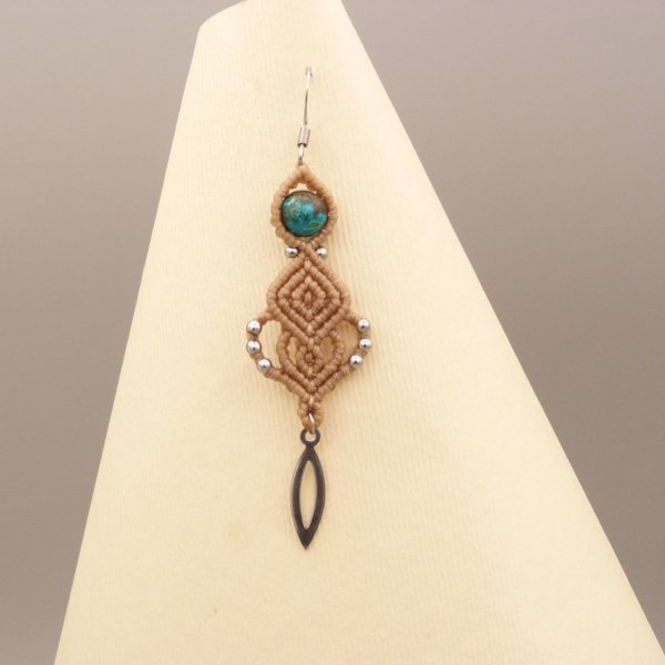 Orecchini in micro-macram&egrave; beige chiaro