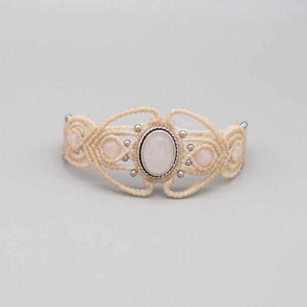Bracciale in micro-macram&eacute; bianco sporco con pietra di quarzo rosa