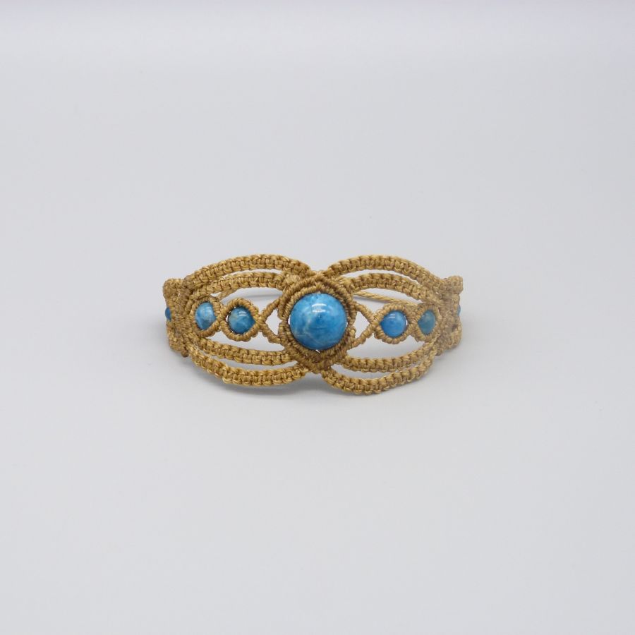 Bracciale in micro-macramè marrone chiaro con perle di apatite